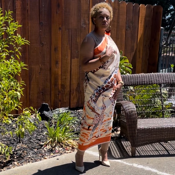 Silk Oversized Giraffe Scarf Tan, Brown, white and Orange - Picture 6 of 7